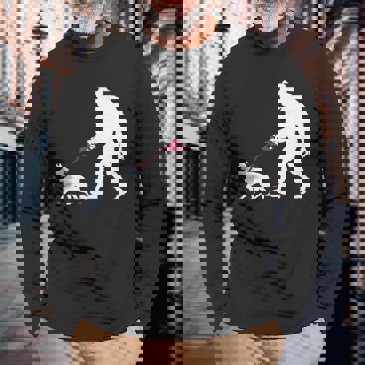 レトロ ビッグフット ウォーキング ジャーマンシェパード 犬 おもしろい サスカッチ 長袖tシャツ 長袖Tシャツ 高齢者への贈り物