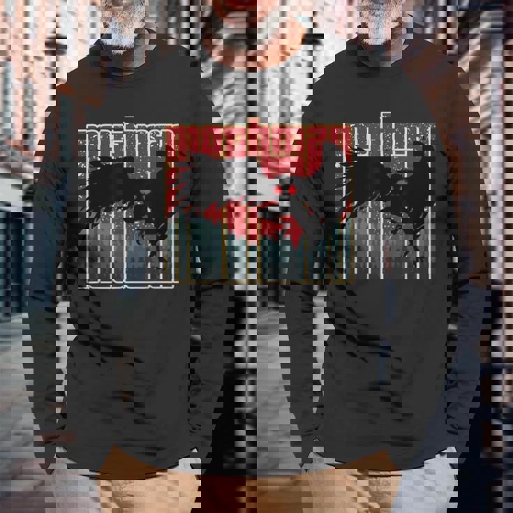 レトロモスマン-オリジナルのウェストバージニアクリプティッドアートワーク 長袖Tシャツ 高齢者への贈り物