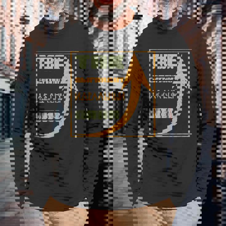 ロシア パパ 父 夫 ユーモア スラブ系 ソ連 キリル文字 バチャ 長袖Tシャツ 高齢者への贈り物