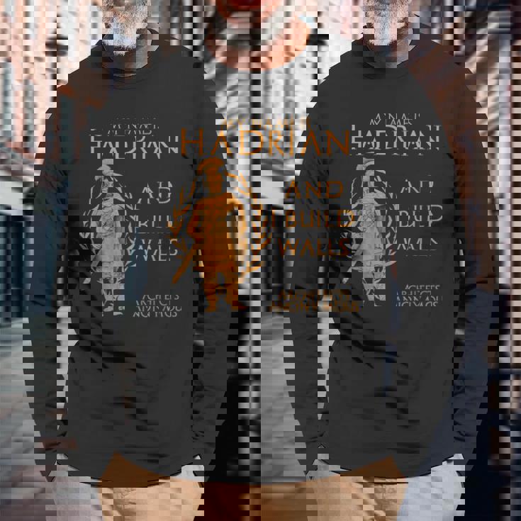 古代ローマ 皇帝ハドリアヌス 建築家 匿名 面白い 長袖Tシャツ 高齢者への贈り物