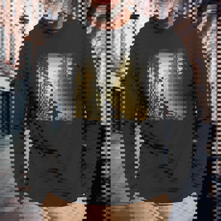 夜明けの竜脚類恐竜の森 リアルなグラフィックデザイン 長袖Tシャツ 高齢者への贈り物