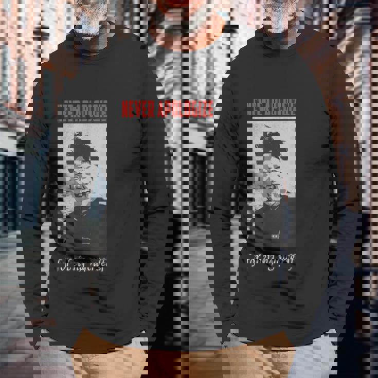 独裁者キム・ジョンウン・ティーは自分らしくいることを決して謝らない 長袖Tシャツ 高齢者への贈り物