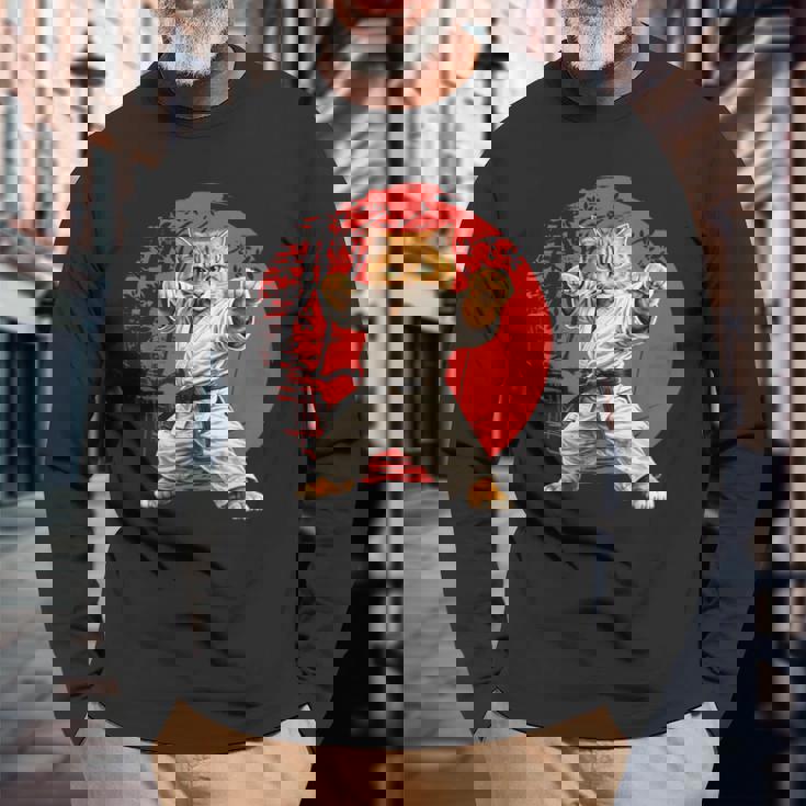 猫 空手 柔道 日本 日没 面白い 空手 猫 長袖Tシャツ 高齢者への贈り物