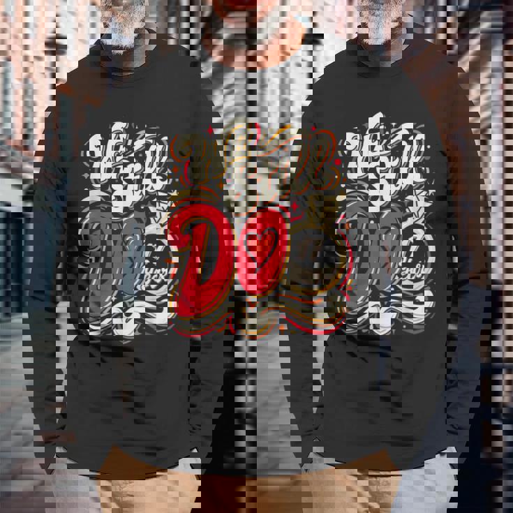 私たちはまだ17歳面白いカップル結婚17周年を迎えます 長袖Tシャツ 高齢者への贈り物