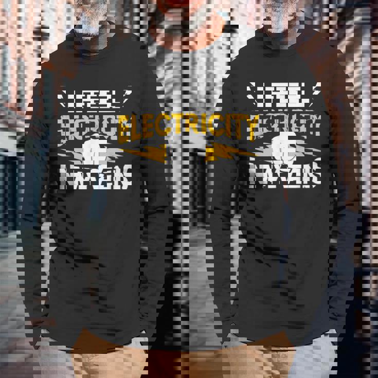 血管に電気を感じる 電気工事士 長袖Tシャツ 高齢者への贈り物