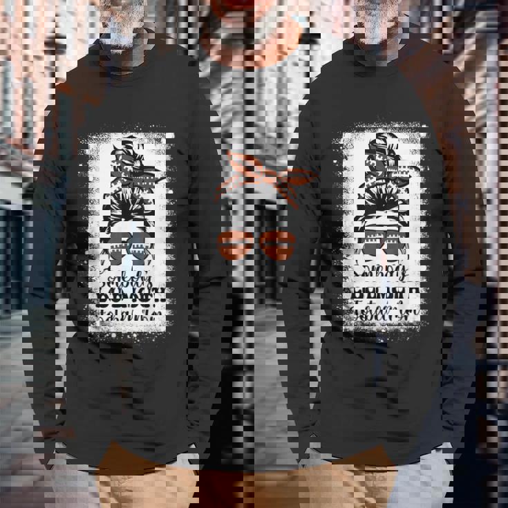 誰かのラウド・マウス・フットボール・マム・チアー・フットボール選手 長袖Tシャツ 高齢者への贈り物