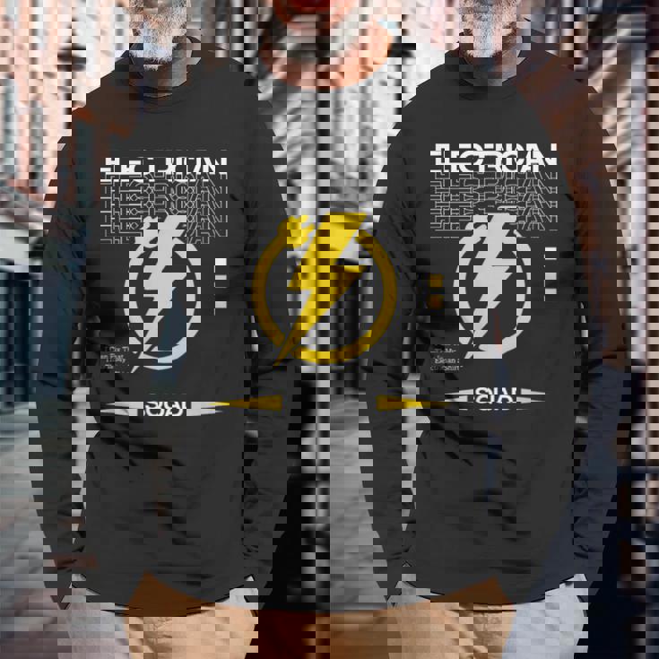 電圧回路 電気技術者 職人 長袖Tシャツ 高齢者への贈り物