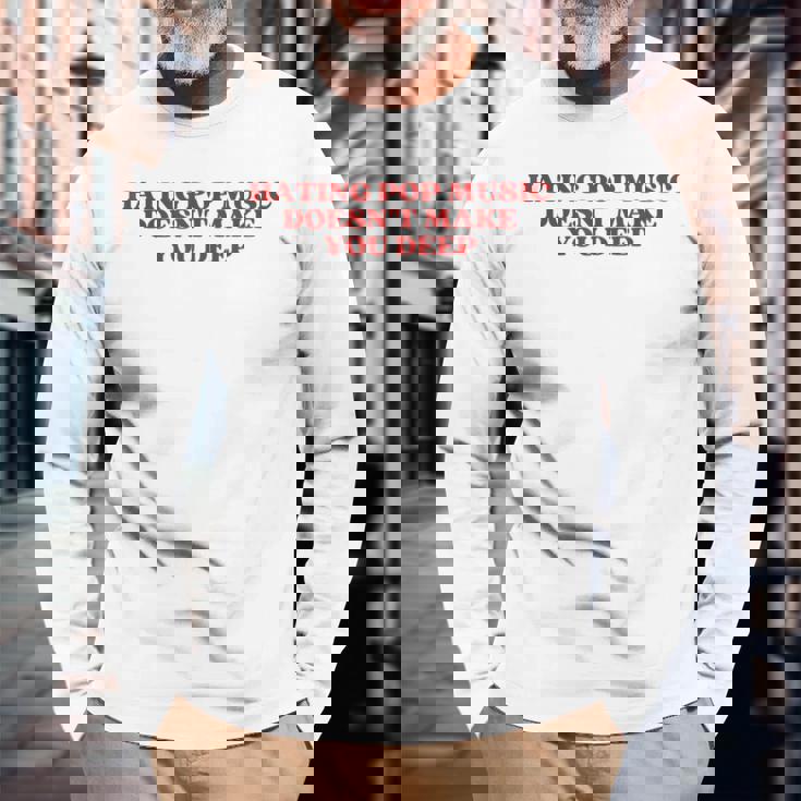 Hating Pop Music Doesn't Make You Deep Y2k Aesthetic 長袖Tシャツ 高齢者への贈り物