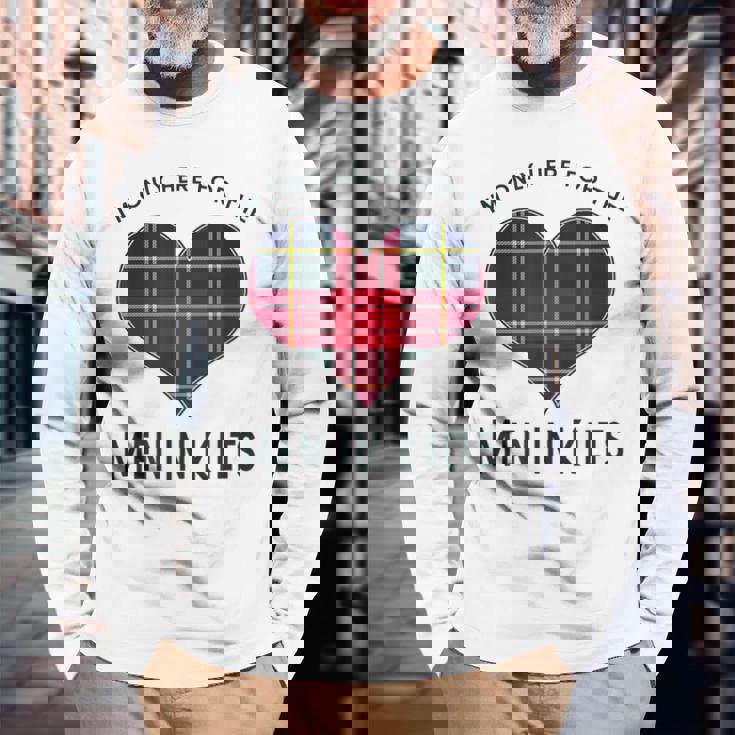 I'm Only Here For The In Kilts タータンチェック ハート 長袖Tシャツ 高齢者への贈り物