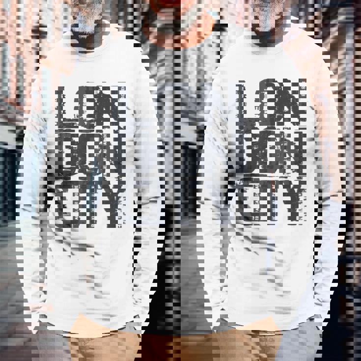 I Love London、クールでレトロなロンドンのファッショングラフィックデザイン。 長袖Tシャツ 高齢者への贈り物