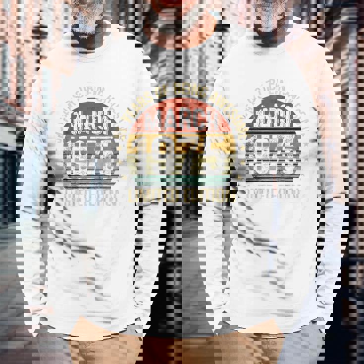 On Back 3月の誕生日 Est 1975年限定版 51St 長袖Tシャツ 高齢者への贈り物