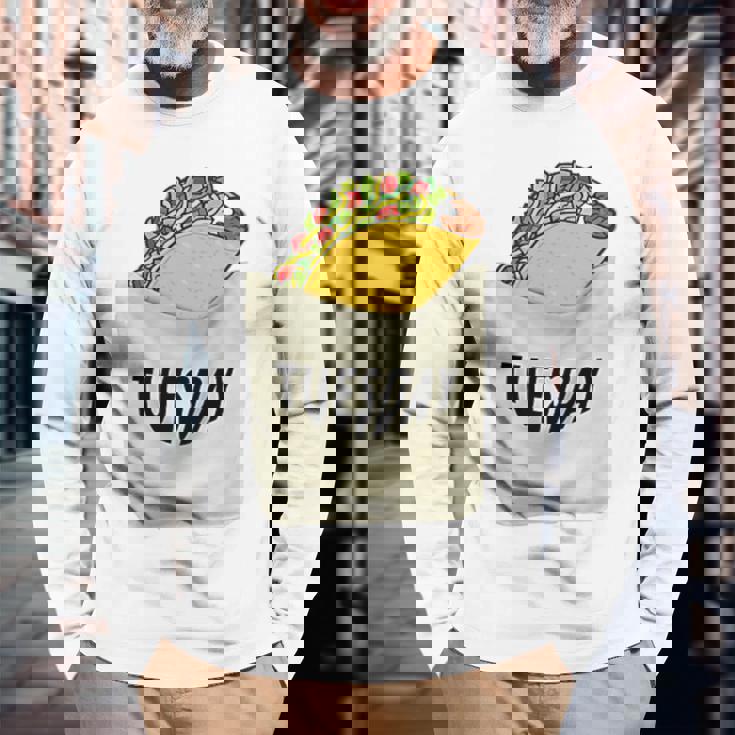 Trendy Taco Tuesday Pocket Food Humour 長袖Tシャツ 高齢者への贈り物