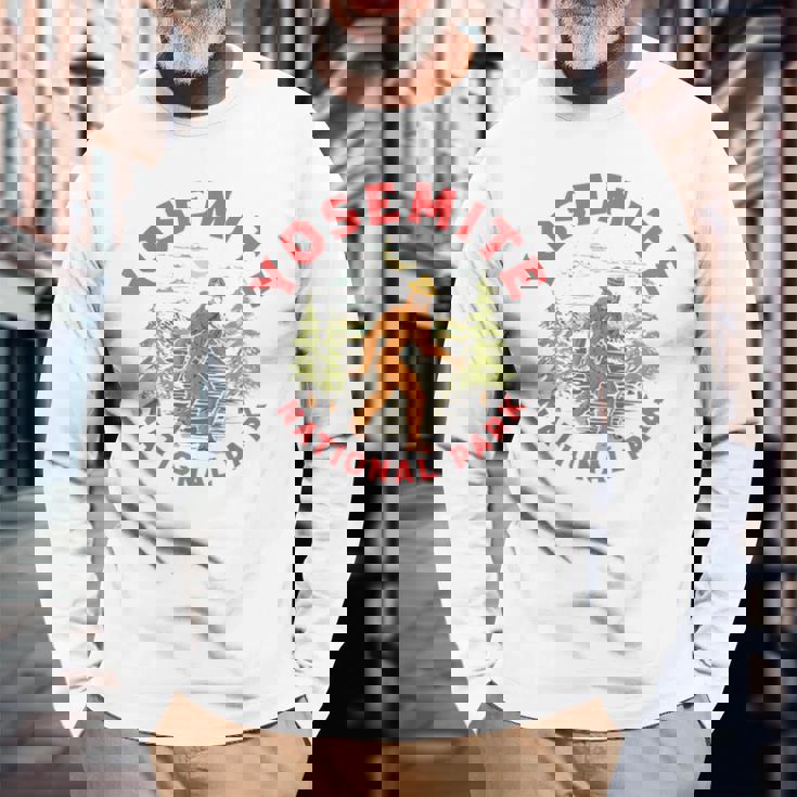 Yosemite National Park Ranger Bigfoot 80Sasquatch 長袖Tシャツ 高齢者への贈り物