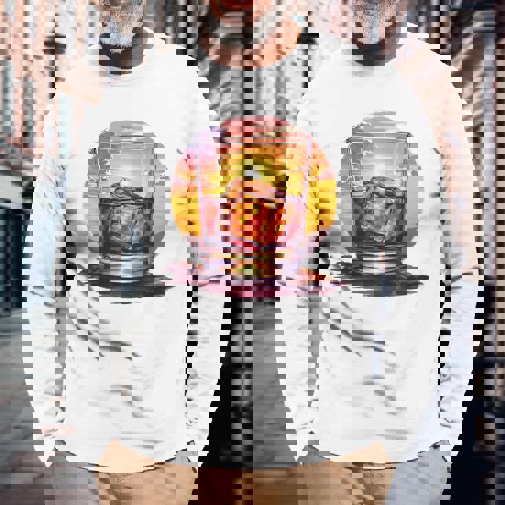 エレガントなウイスキーの夕日 長袖Tシャツ 高齢者への贈り物