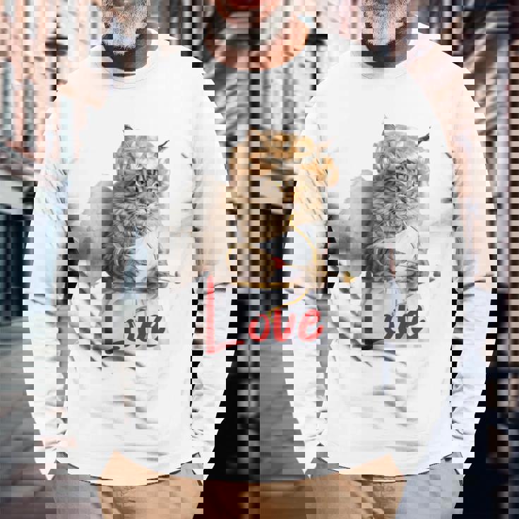 キューピッドコスチュームを着た面白い猫、聖バレンタインの猫の自撮り。 長袖Tシャツ 高齢者への贈り物