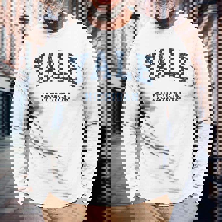 ミシガン州イェールミシガン州ヴィンテージアスレチックスポーツデザイン 長袖Tシャツ 高齢者への贈り物