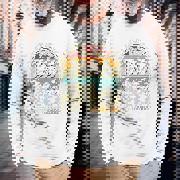 ヴィンテージカー 1986 年3月 40 歳の誕生日 1986 年のクラシックカー 長袖Tシャツ 高齢者への贈り物