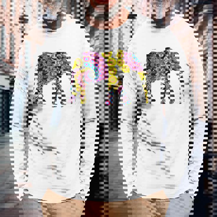 象のシルエット、かわいいボヘミアンデザイン。 長袖Tシャツ 高齢者への贈り物