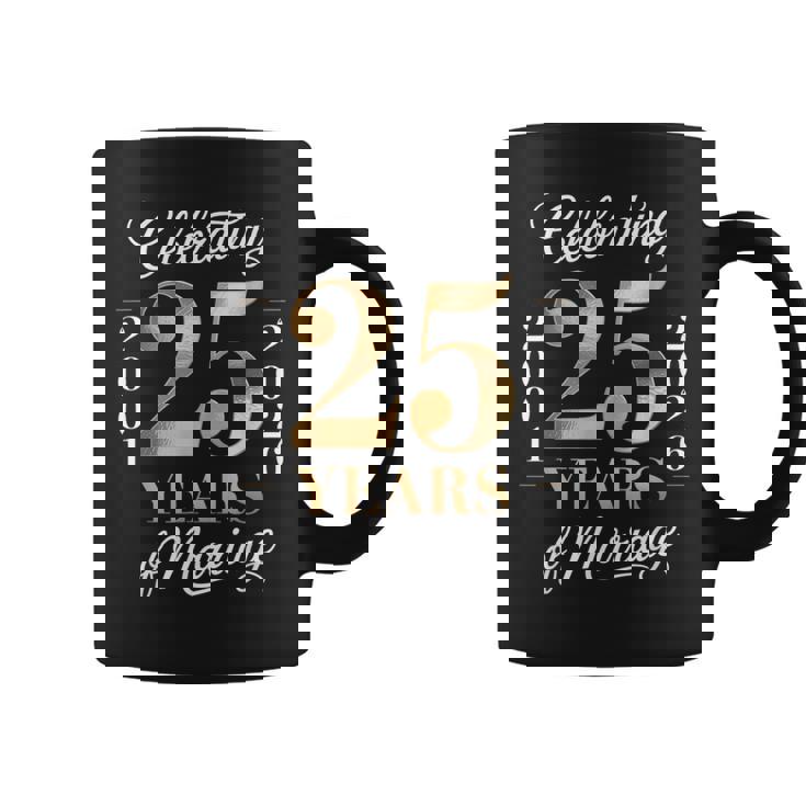 2001 年から 2026 年までのカップルの結婚 25 周年を祝う コーヒーマグ