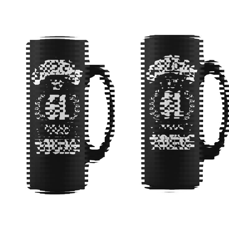 Cheers To 61歳 若い 61歳 61歳 誕生日 男性 女性 コーヒーマグ