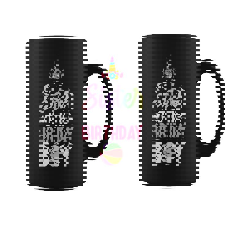 Jugador De Baloncesto Hermana Del Niño Cum Taza de café