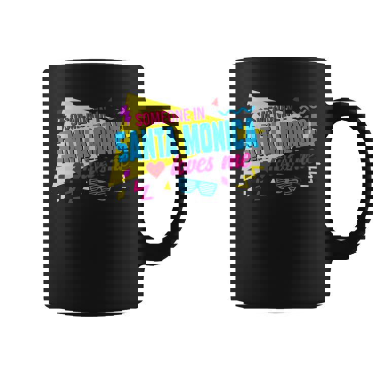 Someone Inanta Monica Loves Me 80S サンタモニカの誰かが私に80年代を愛しています 長袖tシャツ コーヒーマグ