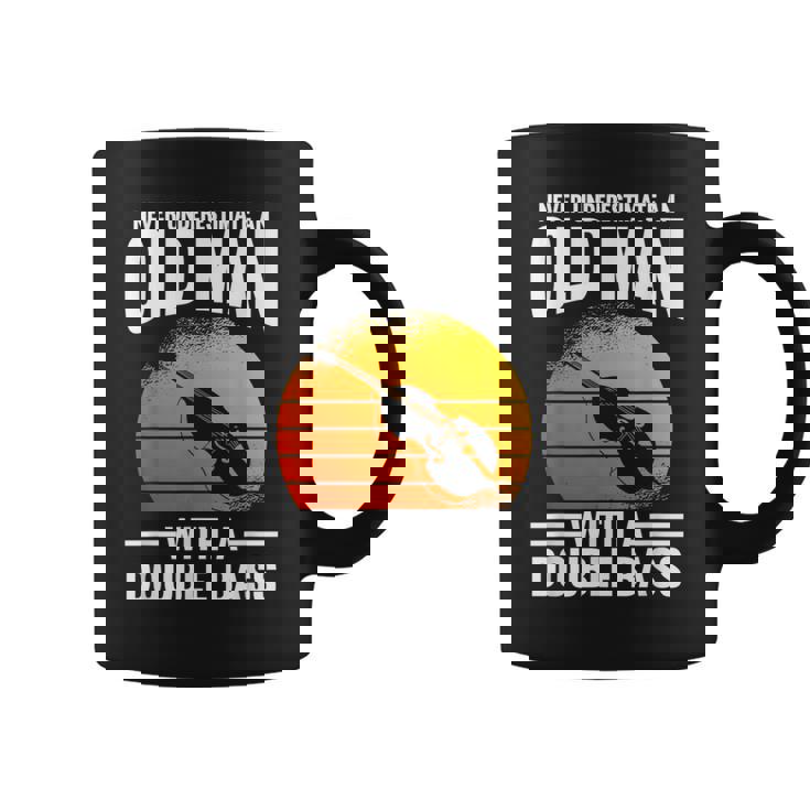 コントラバスの老人を過小評価しないでください コーヒーマグ