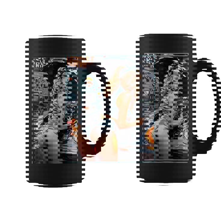 セクシーガールグラフィックtシャツ セクシーなブロンドメカニックピンナップガール コーヒーマグ