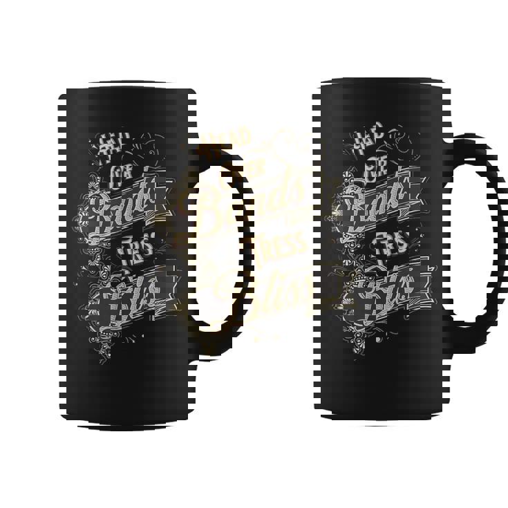 バンドと髪のユーモアで魅せるスタイル表現 コーヒーマグ