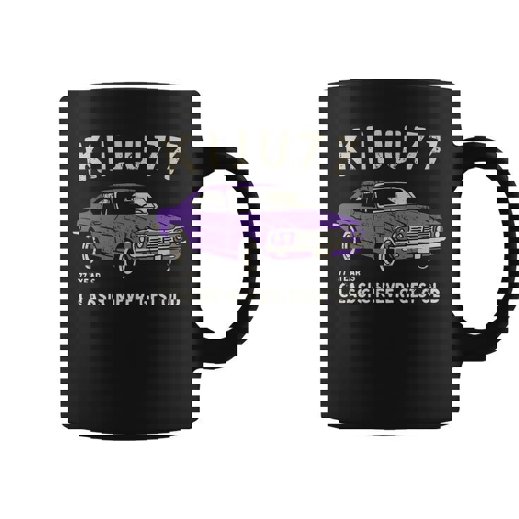 喜寿祝い 車好き お父さん 男性 クラシックカー 77歳 Classic Never Gets Old 長袖tシャツ コーヒーマグ