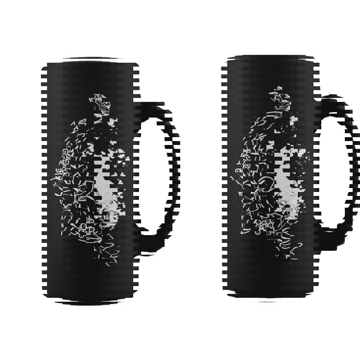 花柄の三日月と蝶を持った猫。 コーヒーマグ