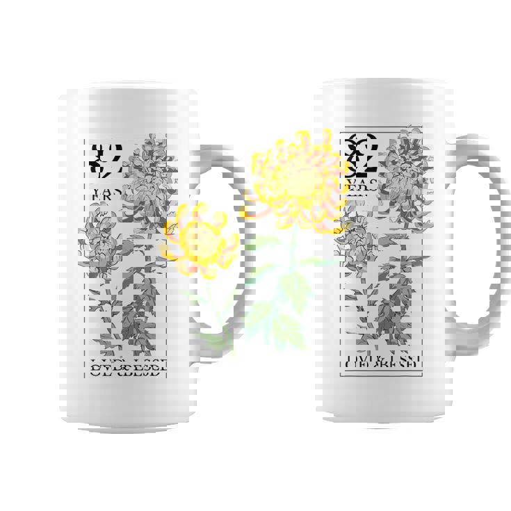 82 Years Loved And Blessed 花柄 フラワースタンプ 82歳の誕生日 コーヒーマグ