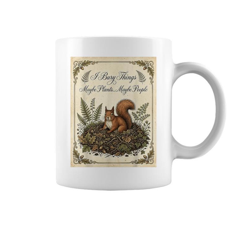 J'enterre Des Choses Peut-Être Des Plantes Peut-Être Des Gens Un Écureuil Drôle Tasse