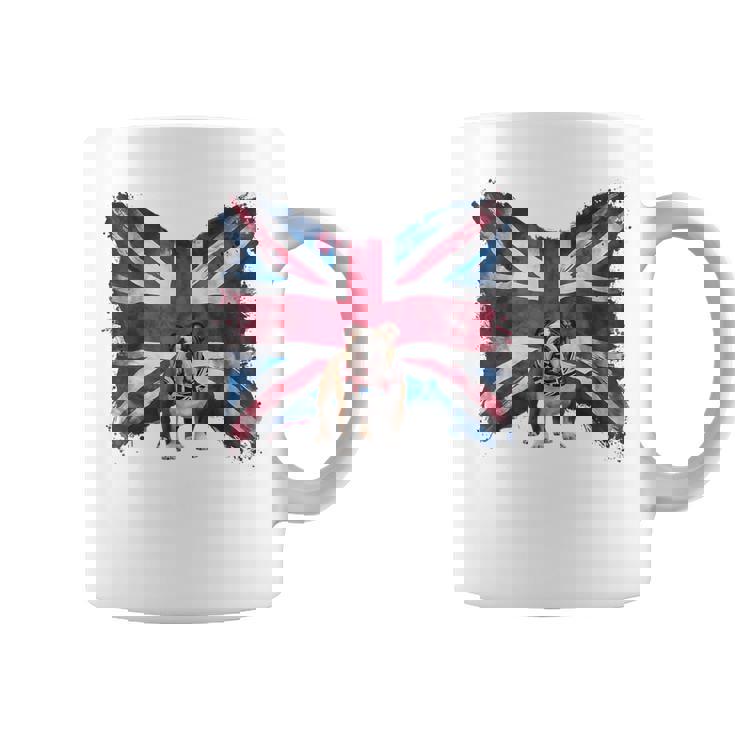 ユニオンジャックバンダナをかぶったブリティッシュブルドッグ、かわいい英国国旗。 コーヒーマグ