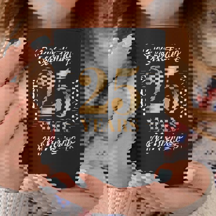 2001 年から 2026 年までのカップルの結婚 25 周年を祝う コーヒーマグ 面白い贈り物