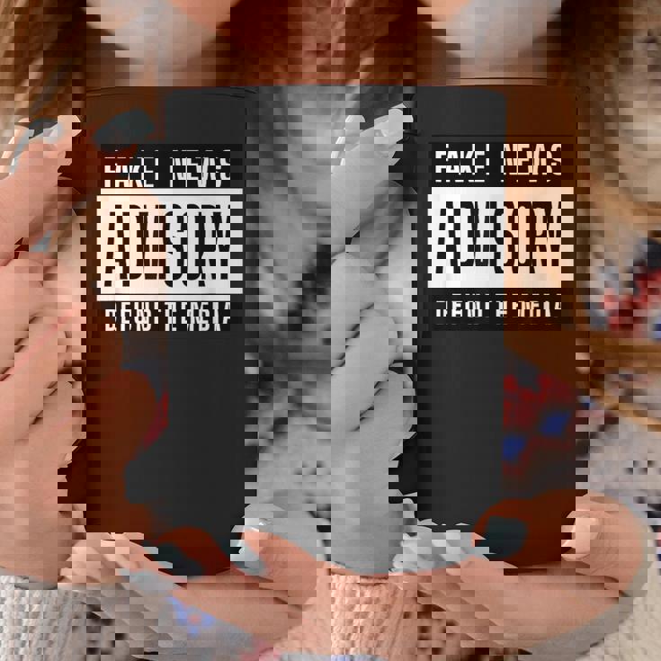 Fake News Advisory Defund The Media コーヒーマグ 面白い贈り物