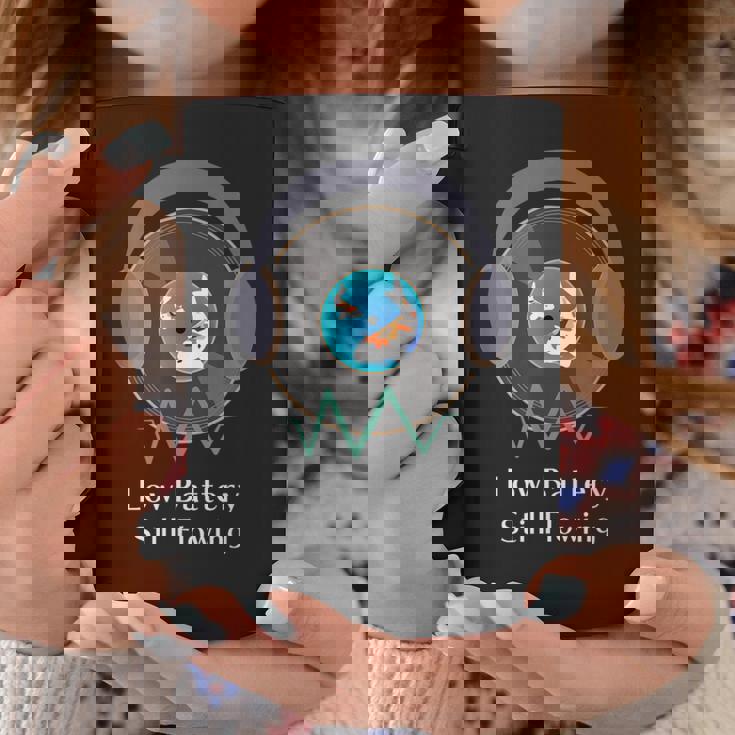 Low Batterytill Flowing 錦鯉 音楽 ヘッドホン 和風 低電力 共感 デザイン コーヒーマグ 面白い贈り物