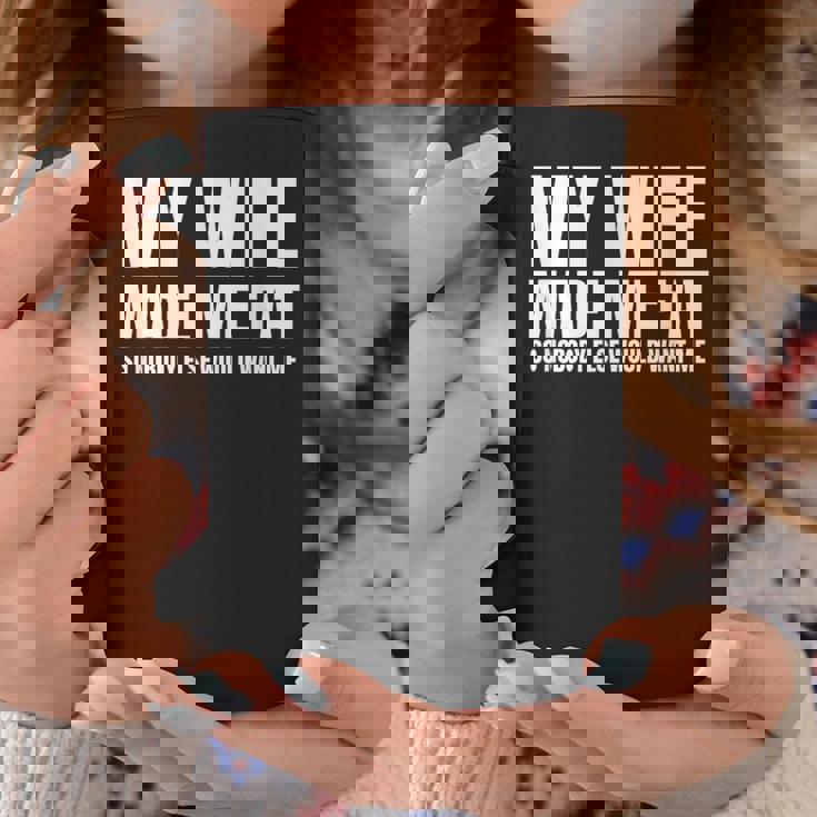 My Wife Made Me Fat Unhinged Dad Joke 不潔なミーム ぽっちゃり コーヒーマグ 面白い贈り物