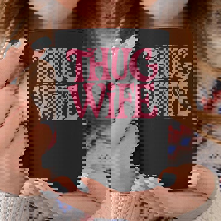 Pink Thug Wife クラシックなギャングスタイルのレトロなステートメント コーヒーマグ 面白い贈り物