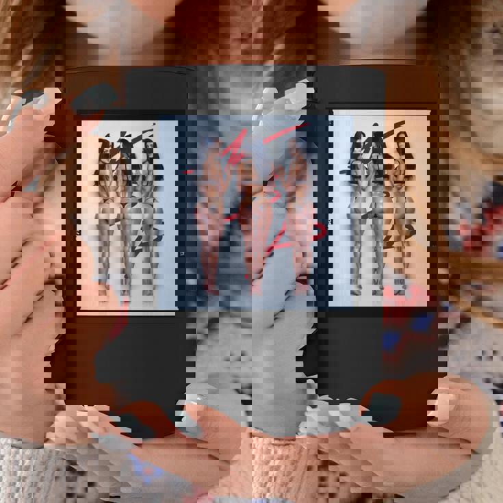 Pinup Girl 男性用 「Seeing Triple」 長袖tシャツ コーヒーマグ 面白い贈り物