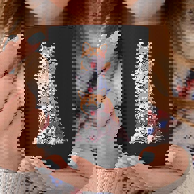 かわいい秋田犬が重ねて重ねられています コーヒーマグ 面白い贈り物