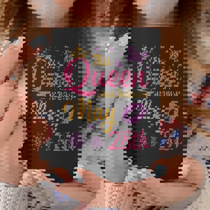 この女王は5月28日に生まれました。お誕生日おめでとうママ、叔母 コーヒーマグ 面白い贈り物
