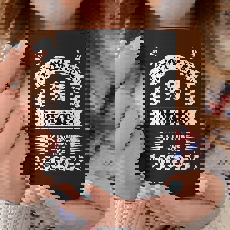 こんなに面白く見えるのに95年かかった 95歳 長袖tシャツ コーヒーマグ 面白い贈り物