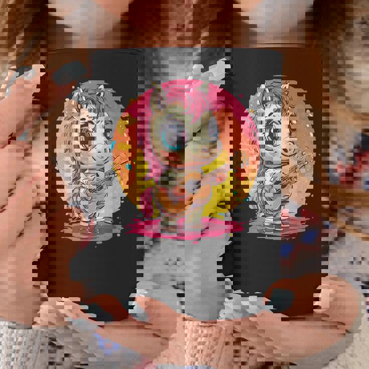 ギターを持った愛らしいポニー コーヒーマグ 面白い贈り物