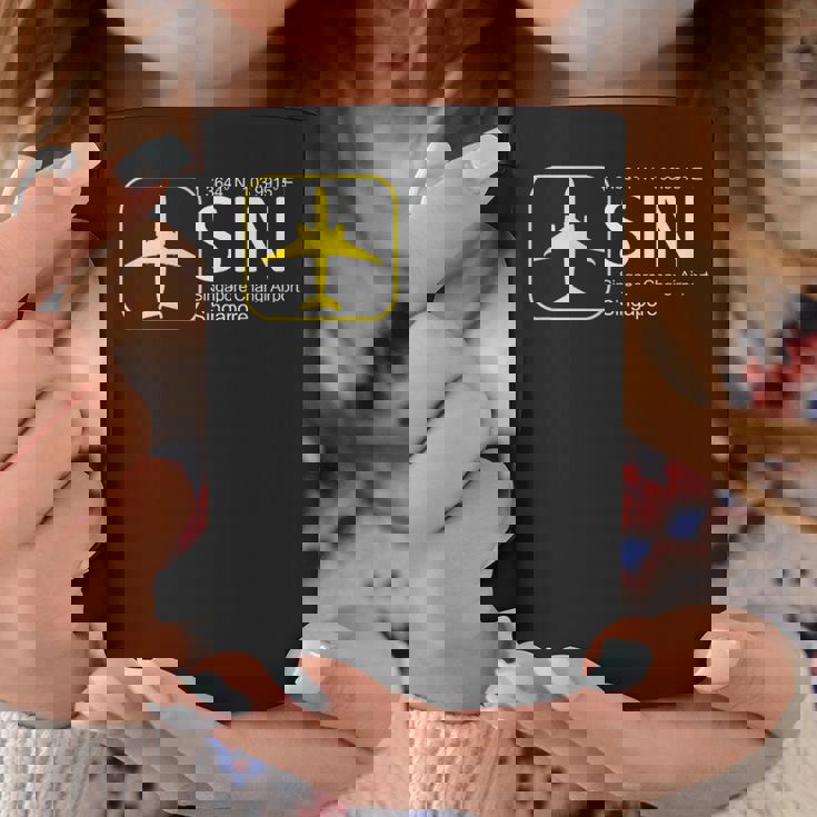 シンガポール・チャンギ国際空港航空フライトクルー。 コーヒーマグ 面白い贈り物