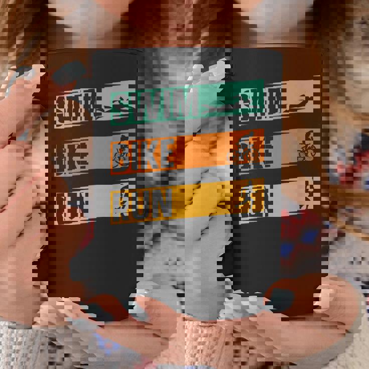 スイム・バイク・ラン トライアスロン選手 アスリート スポーツ トライアスロン コーヒーマグ 面白い贈り物