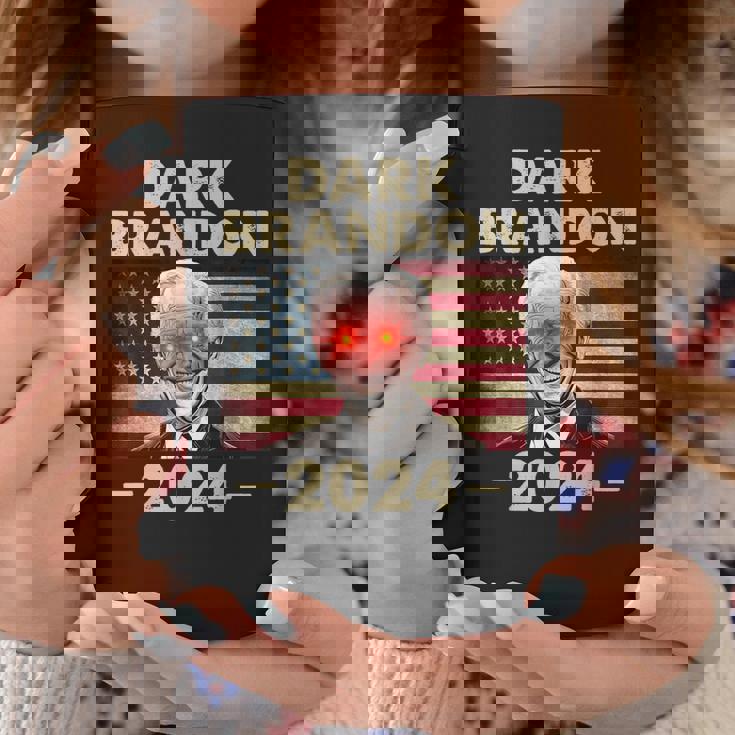 ダークブランドン・バイデン 2024 レトロフラッグ Usa ファニー ジョー・バイデン コーヒーマグ 面白い贈り物