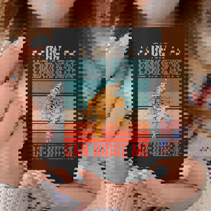 ヒョウモントカゲモドキは私を判断できる トカゲ 爬虫類 ヒョウモントカゲモドキ コーヒーマグ 面白い贈り物