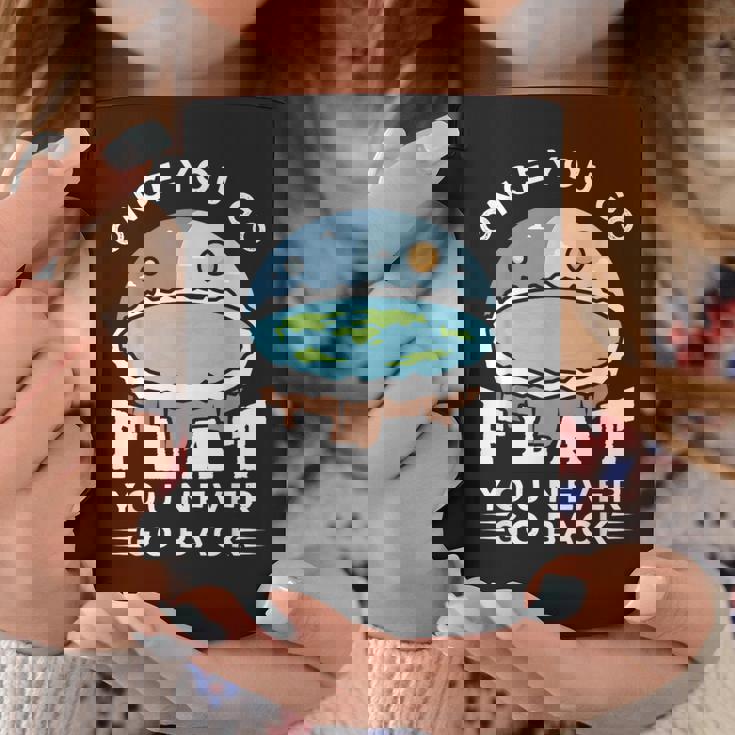 フラットアースデザインのアイデア 一度行けばフラット陰謀論 コーヒーマグ 面白い贈り物