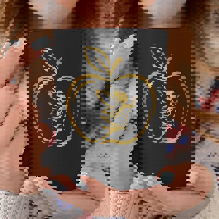 フルーツりんごフレーム 妖精のシルエット ラインアート イラスト 曲線 オリジナルデザイン リンゴ好き フルーツ コーヒーマグ 面白い贈り物